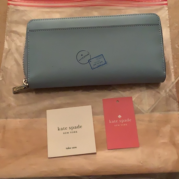 Kate Spade Graphic Off The Grid Large Continental Wallet. - Picture 9 of 11